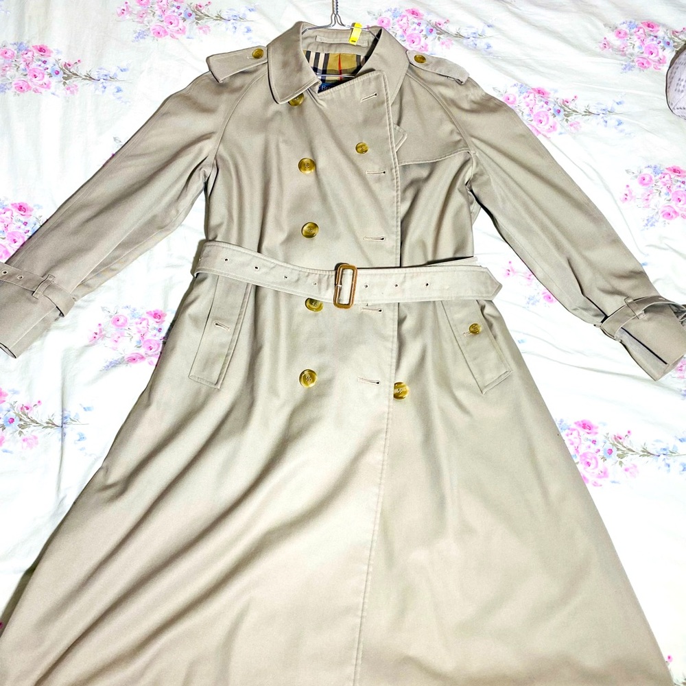 Authentic Womens Burberry Trenchcoat